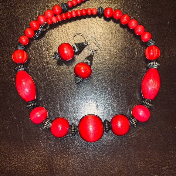 Vintage Wooden Beads with Silver Spacers - Picture 4 of 8